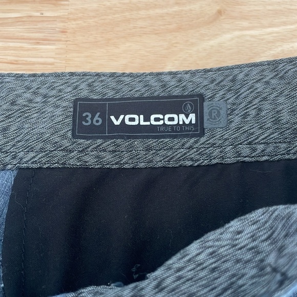 Volcom hybrid shorts size 36.   Nice  shape heather Grey blue - Picture 2 of 7
